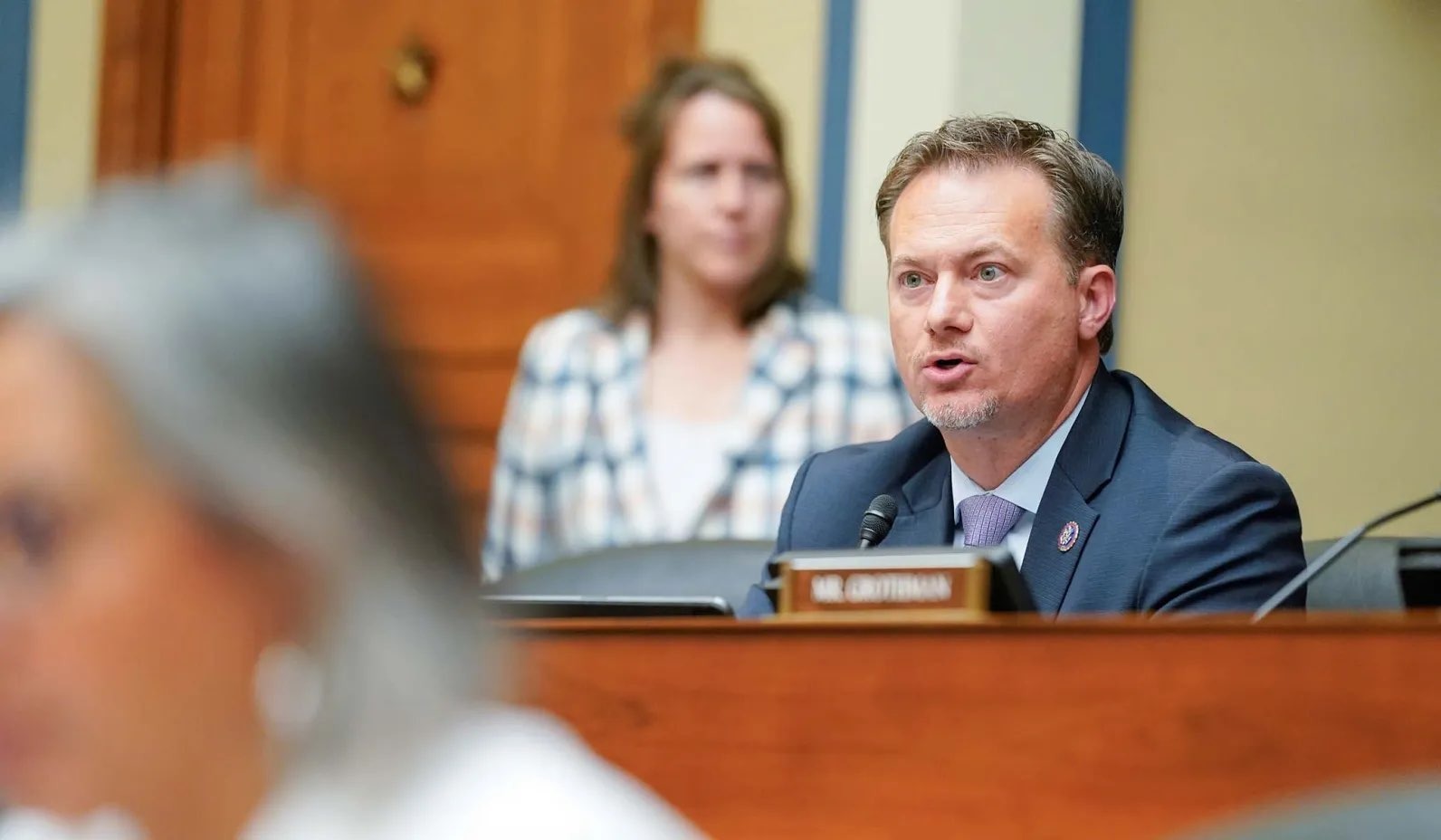 Bipartisan bill would force Congress to consider debt payments before ...